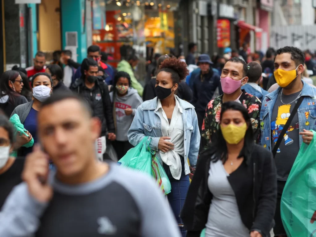RELAXAMENTO NO PAÍS:  Fiocruz considera prematura retirada de máscaras e passaporte