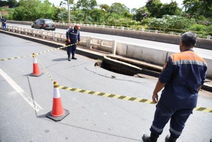 MT: ROTA ALTERNATIVA:  Deslizamento deixa ponte interditada na Estrada do Moinho