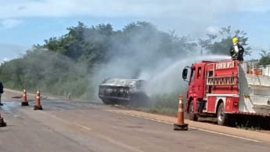 MT: Bombeiros combatem por 6 horas fogo em vagão de carreta com etanol; tráfego na 163 em Sinop bloqueado novamente