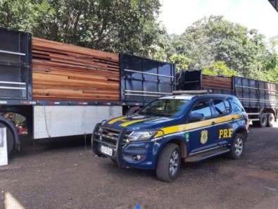 PRF apreende madeira sendo transportada ilegalmente em Barra do Garças