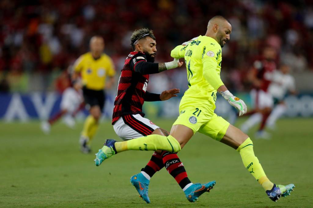 Flamengo e Palmeiras criam chances, mas empatam sem gols no Maracanã