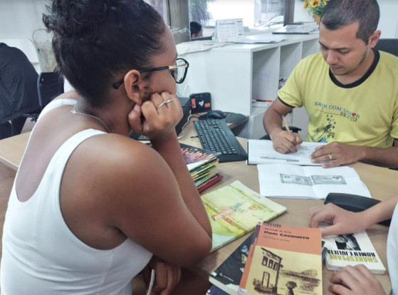 MT: MÊS DO LIVRO:   Estudante de Direito começa hábito de leitura com clássico da literatura