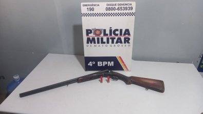 PM arromba porteira após machão ameaçar mulher com espingarda