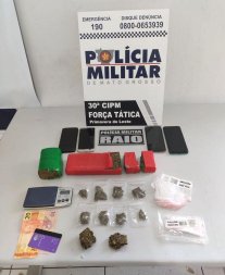 Três homens são presos com porções de maconha