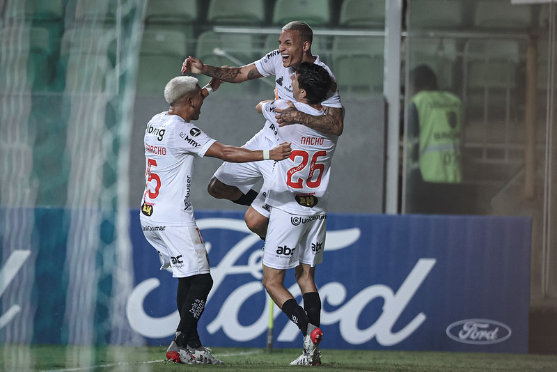 Atlético-MG vence clássico contra o América-MG e dorme líder do Grupo D da Libertadores