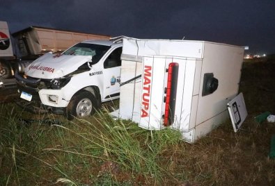 Mulher fica ferida em engavetamento envolvendo 7 veículos