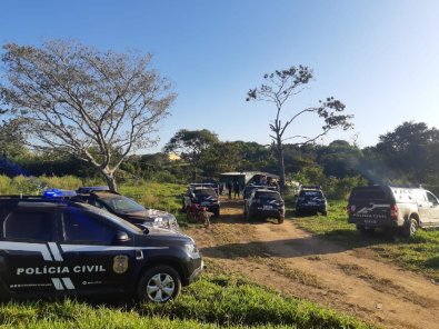 Assaltantes transferem R$ 15 mil e roubam Corolla de vítimas em MT