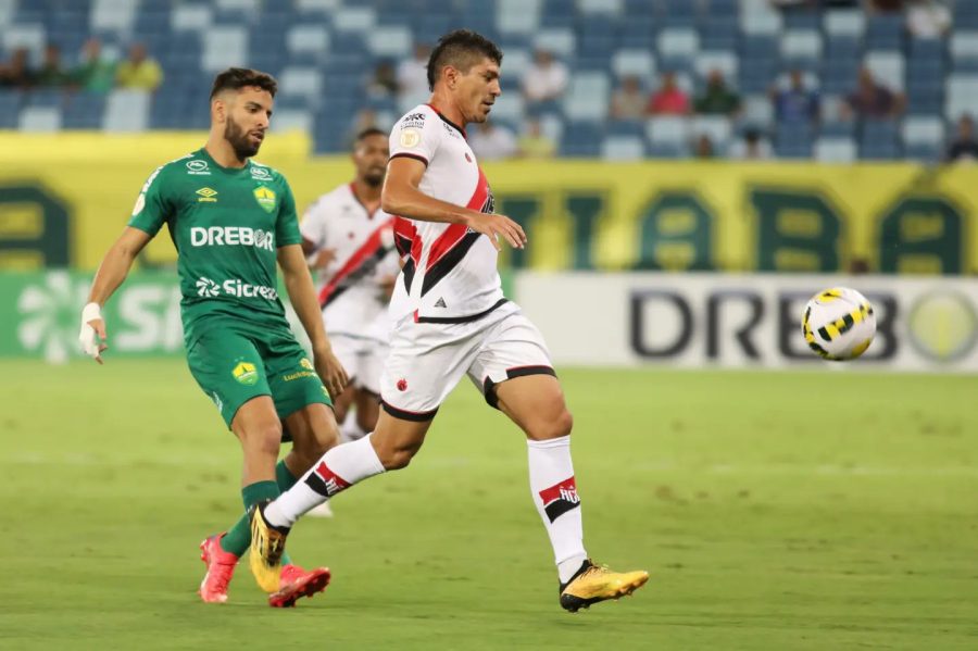 Nos pênaltis, Atlético-GO vence Cuiabá e avança às oitavas de final da Copa do Brasil