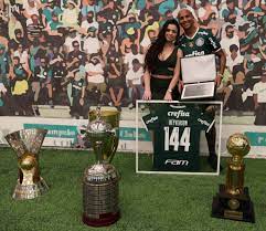 Liberado pelo Palmeiras, Deyverson ganha homenagem e se emociona: “É um até logo”