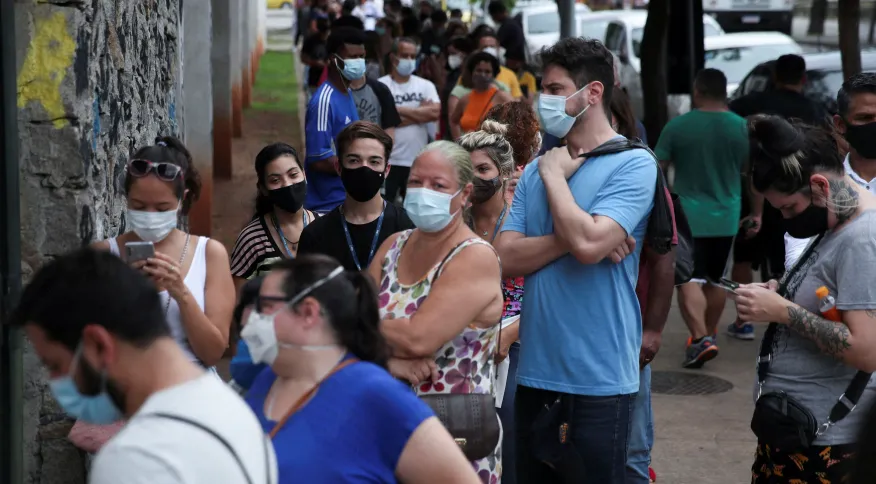 Brasil volta a registrar mais de 300 mortes por Covid-19 em 24 h