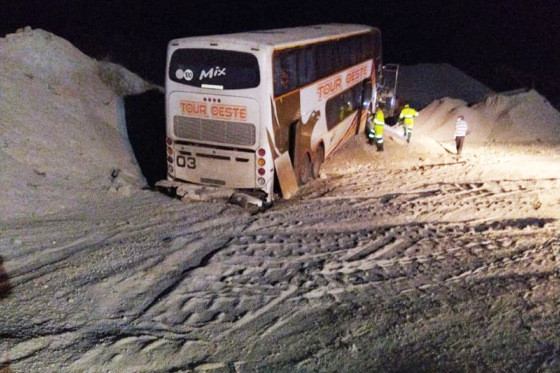 Dois motoristas morrem em acidente com ônibus da Argentina