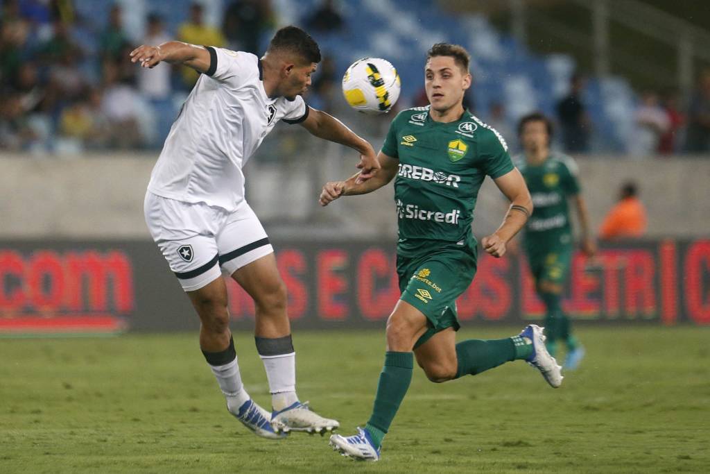 Com dois a mais, Cuiabá derrota o Botafogo e deixa o Z4 do Brasileirão