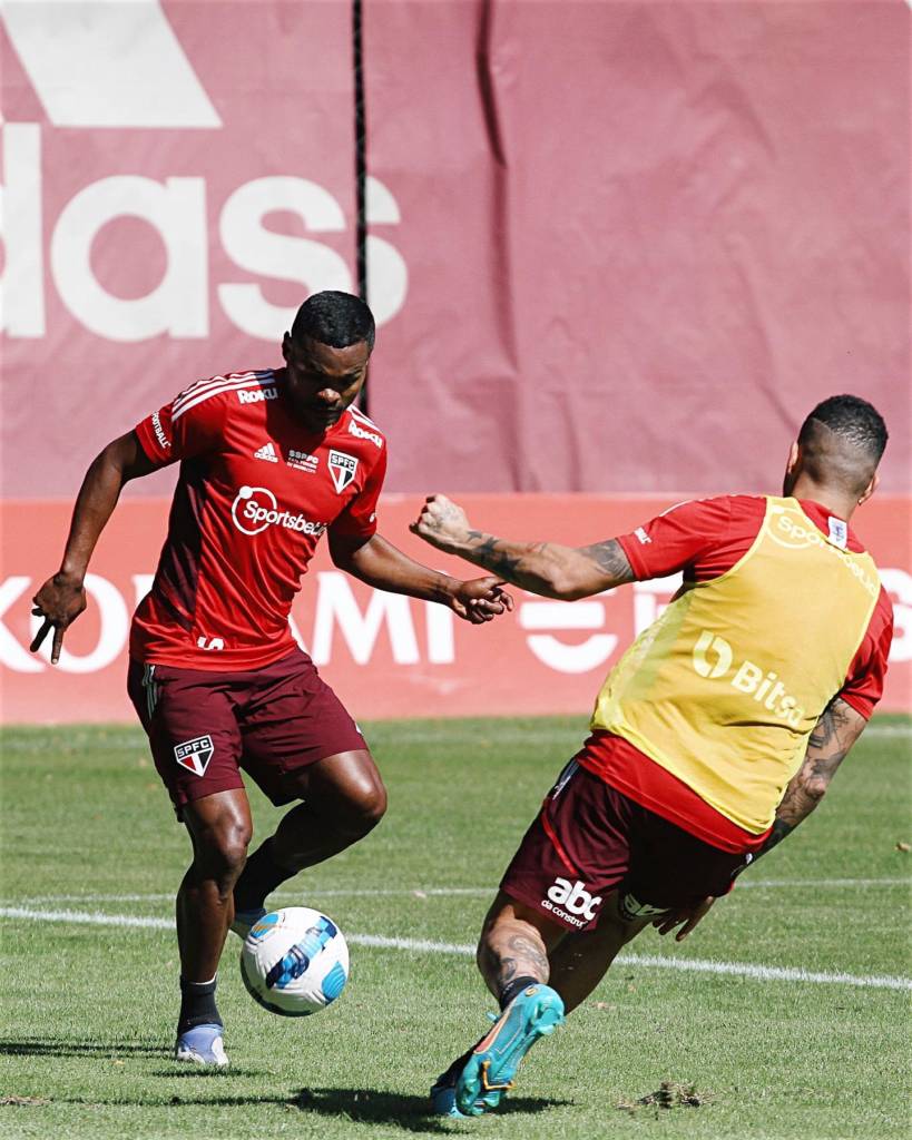 Recuperados, Nikão e Talles Costa fazem 1º treino com elenco do São Paulo