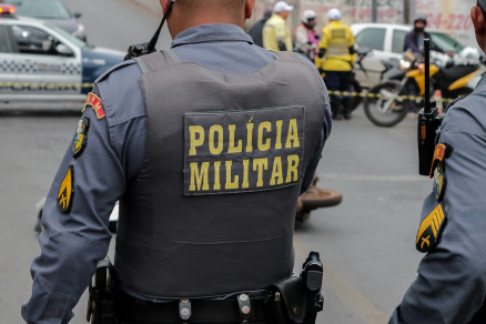 Homem é baleado no Beco do Candeeiro e acusa PM de perseguição