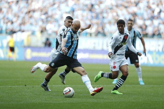 SÉRIE B:   Diante de 50 mil, Grêmio vira sobre o Vasco na estreia de Renato Gaúcho