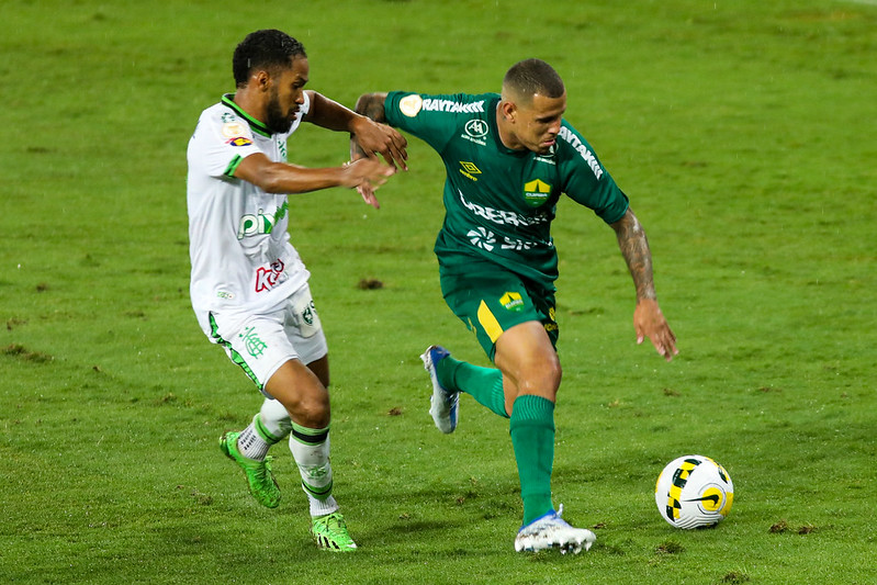 Cuiabá vence o América-MG e fica perto de deixar o Z4 do Campeonato Brasileiro