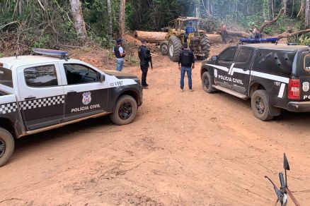 AÇÃO NA MATA: Carretas, pá carregadeira e motocicleta roubadas são recuperadas