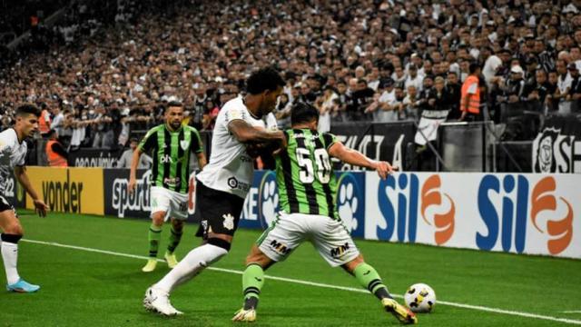 Saiba onde assistir ao jogo entre América-MG e Corinthians neste domingo pelo Campeonato Brasileiro