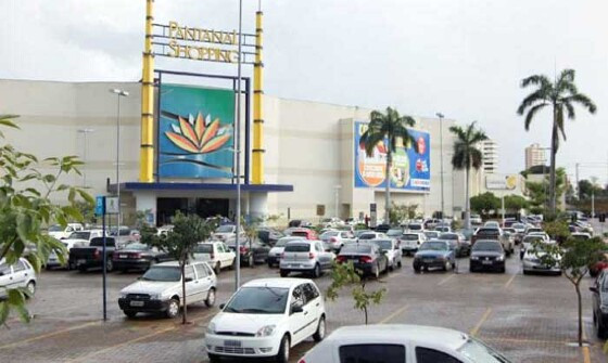 MORTE & MISTÉRIO: Homem é achado morto no estacionamento de shopping