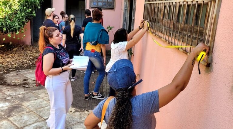 MT:  CORREIO VELHO : Alunos do curso de arquitetura conhecem patrimônio histórico em Rondonópolis