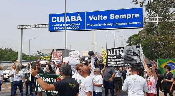 MT:  RISCO DE GREVE GERAL:    Profissionais de enfermagem fecham Ponte Júlio Müller em protesto por piso salarial