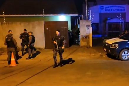 Dupla chama rapaz para fora de casa e o mata a tiros em MT