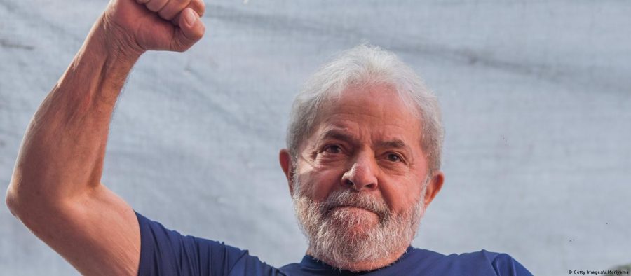 Com frente ampla, Lula freia a extrema direita