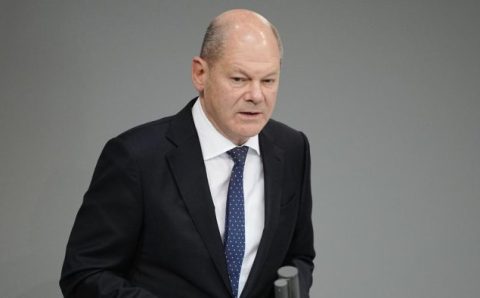 “Tática da terra arrasada não ajudará Putin”, diz Scholz