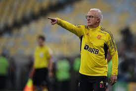 Dorival exalta título do Flamengo, defende estratégia do “time das Copas” e explica substituições na final