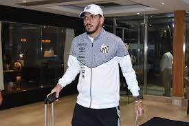 Santos desembarca no Rio de Janeiro para partida contra o Flamengo