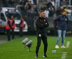 Vítor Pereira e três jogadores do Corinthians estão em seleção da rodada do Brasileirão; confira