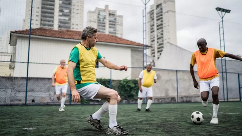 Quem joga futebol uma vez por semana é ativo ou sedentário?