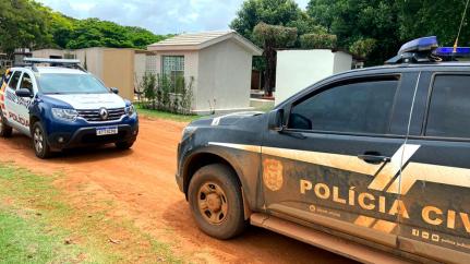 De moto, dupla em moto invade cemitério e executa homem