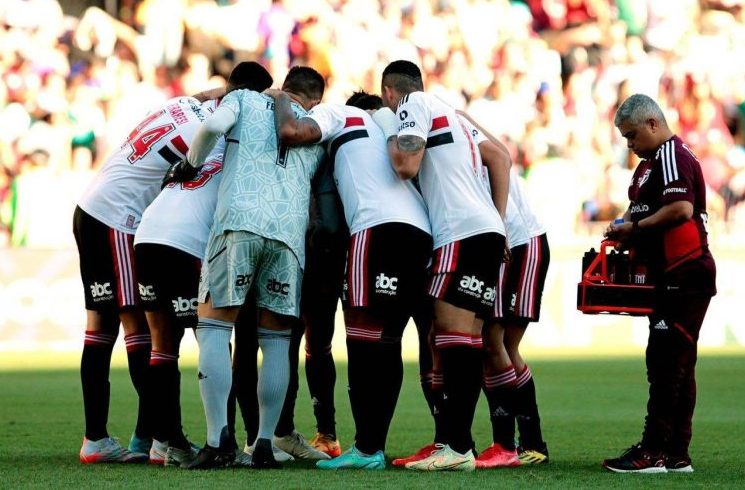 Titulares cumprem cronograma à parte no 2º treino do São Paulo para pegar o Flamengo