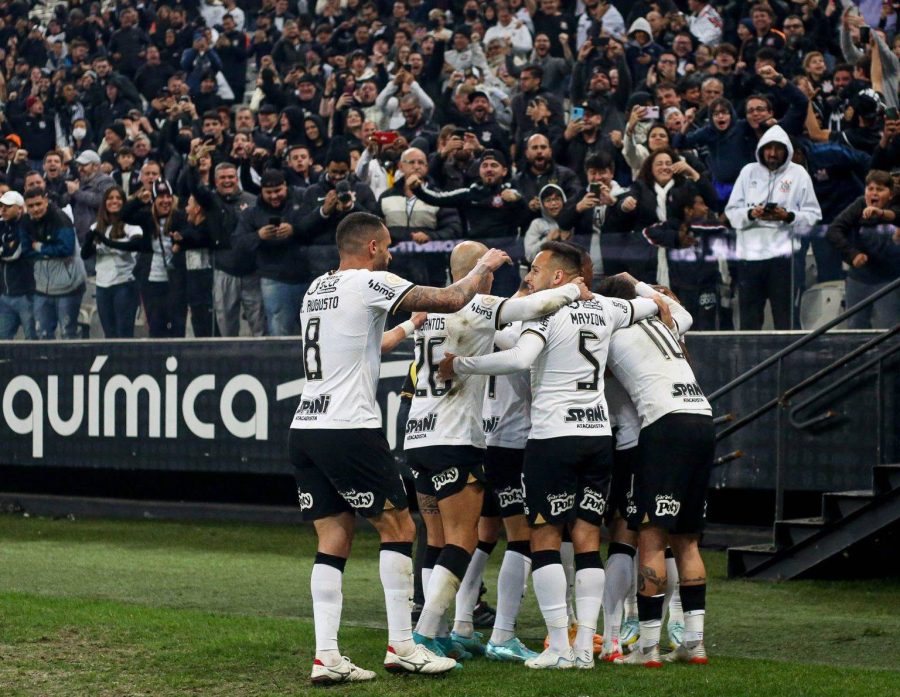 Corinthians desembarca em Goiânia para duelo contra o Atlético-GO pelo Brasileirão