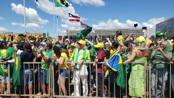 MT:  CONTRA URNAS:    apoiadores de Bolsonaro fazem protesto em Cuiabá