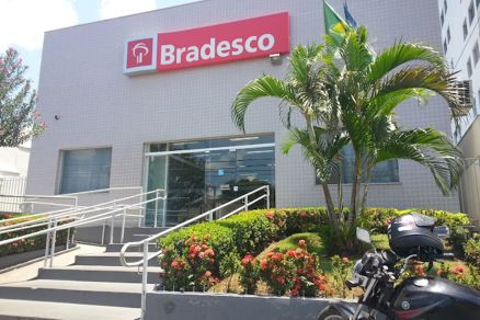 OUSADIA NO CENTRO: Bandidos aproveitam o final de semana e arrombam cofre de banco