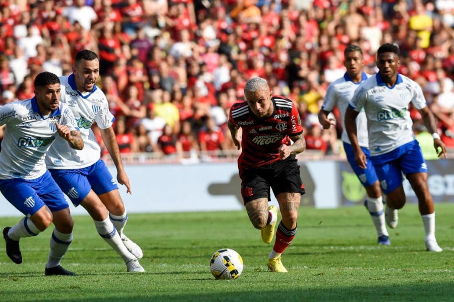 Lateral do Flamengo, Rodinei se aproxima do Olympiacos