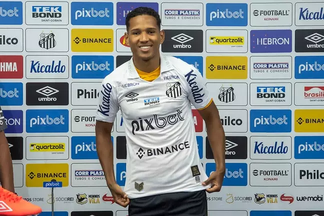 João Lucas revela mudança de impressão sobre Odair após treinos no Santos: “Tinha outra visão dele”