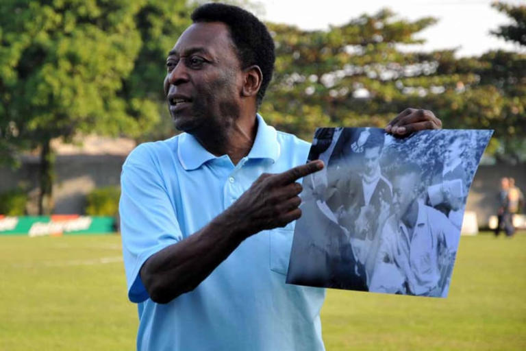 Ex-companheiro de Pelé no Santos se encontra com o amigo e tranquiliza sobre estado de saúde do Rei