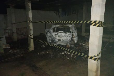 Três ficam feridos após mulher por fogo no carro do marido em MT