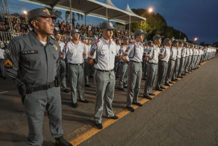 ENSINO MILITAR: Escolas Estaduais Tiradentes formam 420 alunos na Região Metropolitana