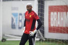 Flamengo não pretende se desfazer do goleiro Hugo Souza na próxima temporada