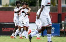 Sub-16 do São Paulo vence o Atlético-MG e se aproxima das semifinais da Adidas Cup