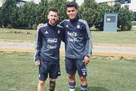 Corinthians posta foto de Fausto com Messi após título argentino: “Dois craques”