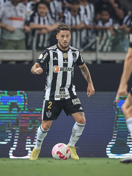 Vasco ganha concorrente espanhol por lateral Guga