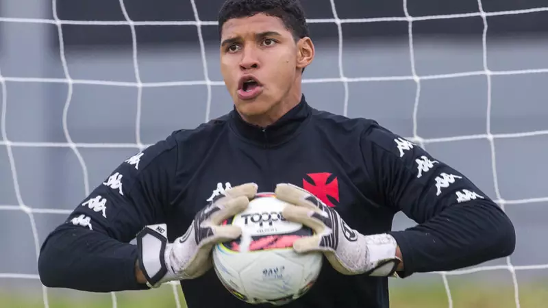 Goleiro Halls minimiza tropeços do Vasco no Campeonato Carioca