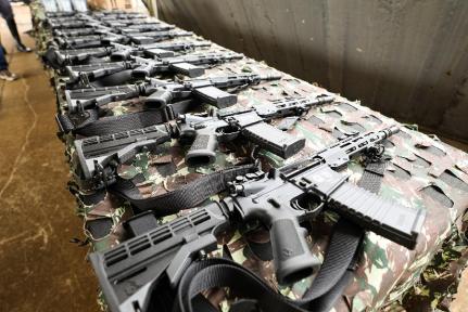 INVESTIMENTO DE R$ 18 MILHÕES: Governo de Mato Grosso entrega armas e viaturas para a Polícia Militar; veja lista