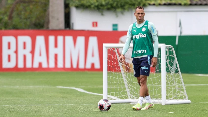 Breno Lopes comemora marca de 100 jogos pelo Palmeiras