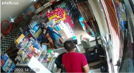 Vídeo – homem é executado a tiros dentro de supermercado em MT